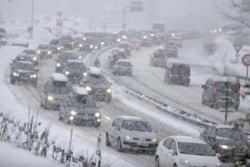 Из-за снегопада в Киеве произошло около 300 ДТП