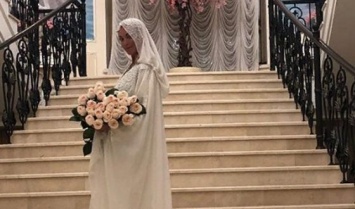 Анастасия Волочкова примерила хиджаб