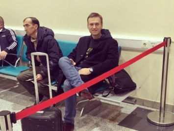 Навальный пообещал подать в суд на пограничную службу России