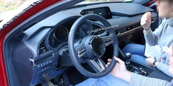 Новое поколение Mazda3 частично рассекретили