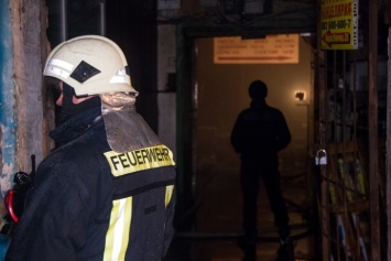 В Киеве 11 часов тушили масштабный пожар (видео)
