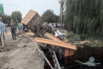 В Староконстантинове на восемь месяцев закрыли участок дороги Житомир - Черновцы