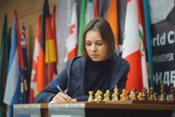 Музычук сыграла вничью с россиянкой первую партию полуфинала ЧМ по шахматам
