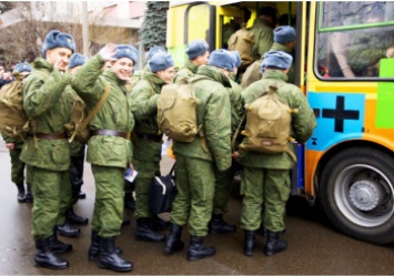 Полторы сотни призывников из Крыма отправились служить в другие регионы РФ