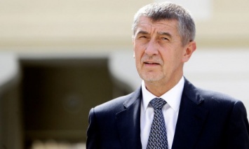 В Чехии Сенат отправляет в отставку премьера Бабиша из-за визита его сына в оккупированный Крым