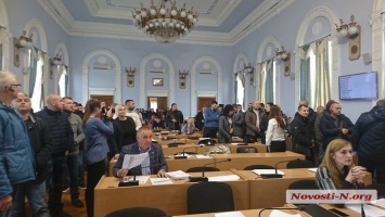 Сессия Николаевского горсовета началась со скандала: мэр ругается с активистами. ОНЛАЙН