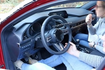 Mazda3 не утаила интерьер до официальной премьеры