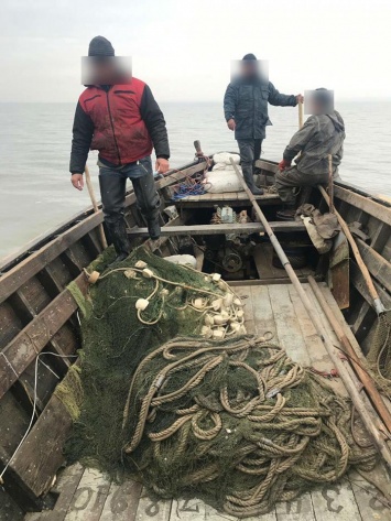 Правоохранители отняли у браконьеров 4 тонны карасей и карпов в Одесской области