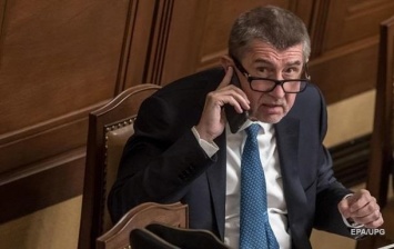 Премьер-министр Чехии заявил, что никогда не подаст в отставку
