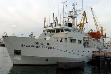 Единственное в Украине научно-исследовательское судно, которое простаивало с 2010 года, начали ремонтировать