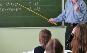 Киевским педагогам резко сократили зарплаты