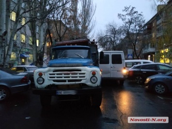 В Николаеве ул. Бузника полностью заблокирована из-за двух столкнувшихся автомобилей