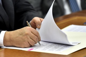 Порошенко подписал ратификацию меморандума о получении 1 млрд евро макрофинансирования от ЕС