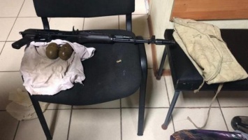 Житель Марьинки поехал в Россию с автоматом и гранатами, но попался на границе