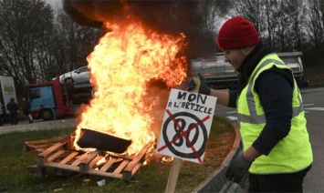 Во Франции протестуют водители, есть погибший и раненые