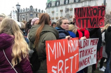 В Норвегии женщины вышли на протест за право на аборты