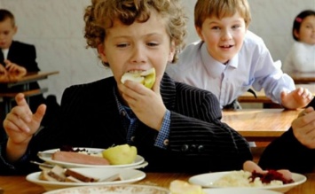 Киевских школьников накормили супом с червями, скандал пытаются замять: Это провокация
