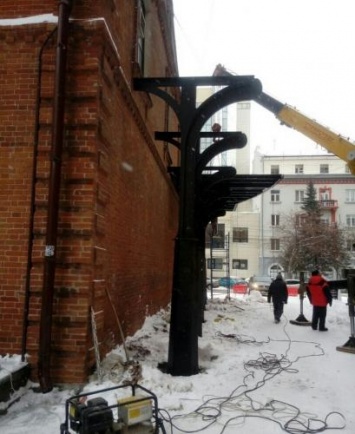 «Шестиногий» балкон у исторического особняка возмутил жителей Новосибирска