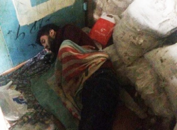 В Запорожье бездомный иностранец из Марокко обитал на крыше общежития