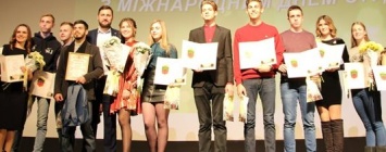 Активные запорожские студенты получили приятные презенты