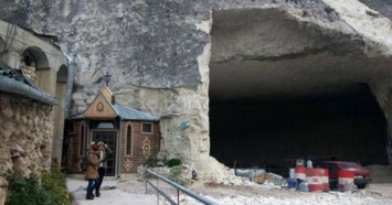 Террористы из УПЦ МП разрушают старинный монастырь