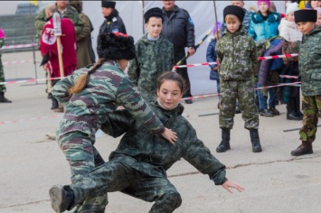 Оккупанты устроили в Феодосии военные игрища с детьми
