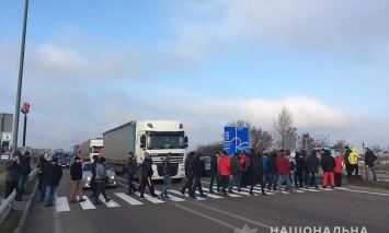 В Укравтодоре назвали трассы, движение по которым заблокировано из-за протестов водителей авто на еврономерах (список)