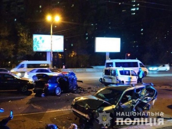 В Днепре BMW врезался в девять авто на светофоре, есть пострадавшие - полиция