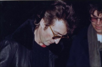 "Хотел убедиться, что он точно умрет": убийца Леннона раскрыл неожиданные детали преступления