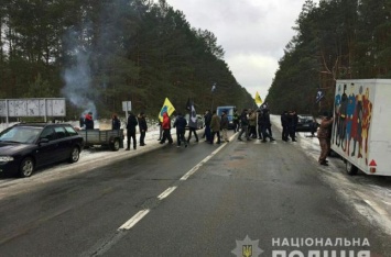 Владельцы авто на "еврономерах" проводят акцию на границе с Беларусью и Польшей