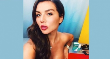 «Сочная и сексуальная»: Анна Седокова порадовала подписчиков откровенным фото в купальнике