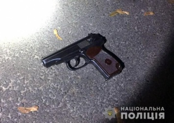 Киевлянин на улице выстрелил в человека и лишился пальца
