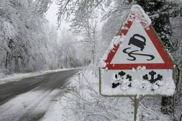 Снег и гололед: Дорожная техника Луганщины готова