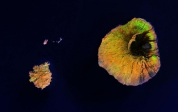 Гигантская воронка: вулкан Фогу сняли из космоса