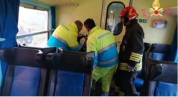 В Италии поезд влетел на полном ходу в вихрь торнадо, есть пострадавшие