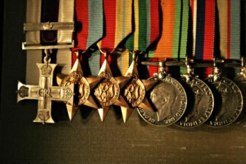 Украденные награды вызвали скандал на похоронах ветерана в Великобритании