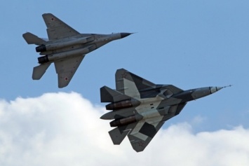 ''Личинка и петушня!'' Боевые самолеты России подняли на смех