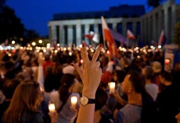 Правящая партия Польши отменяет спорную реформу Верховного суда