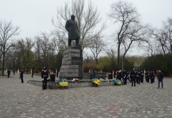 Степанов и Труханов отметили с цветами пятую годовщину «революции гидности»