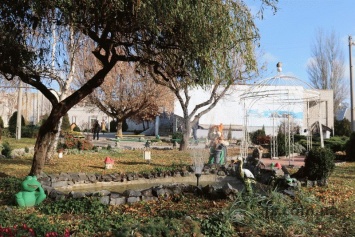 Возле запорожского роддома появился парк с фонтаном