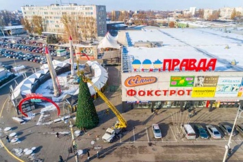В Днепре установили первую новогоднюю елку