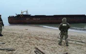 Баржа с контрабандой повредила пять причалов в Черном море - СМИ