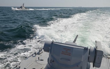 Корабль РФ протаранил украинское судно в Азовском море: первые подробности