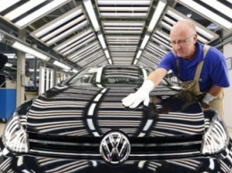 Акции концерна Volkswagen упали на 23%