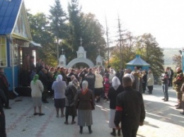 На Тернопольщине произошла массовая драка за церковь, пострадали милиционеры