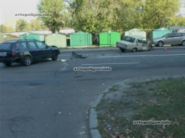 ДТП в Киеве: Ford с двумя маленькими детьми, выезжая со второстепенки, уничтожил раритетный ВАЗ-2101. ФОТО+видео