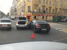 В Санкт-Петербурге из-за ДТП на перекрестке проспектов Старо-Петергофского и Рижского образовалась пробка