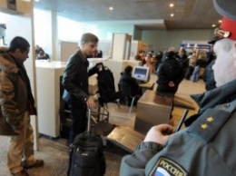 В аэропорту Кемерово пассажир устроил скандал из-за банки меда