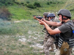 В стрельбах на полигоне в Луганской области женщины-военнослужащие обошли мужчин (Фото)