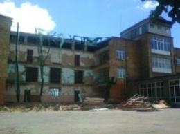 В Василькове начали демонтаж школы, обрушившейся в том году